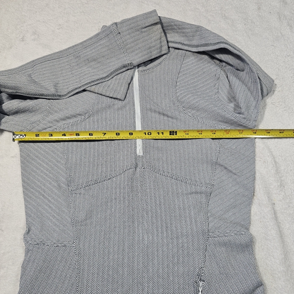 Lululemon Kanto Catch Me 1/2 Zip Heathered Herringbone Gray White LS Top Sz 8 - Picture 10 of 11
